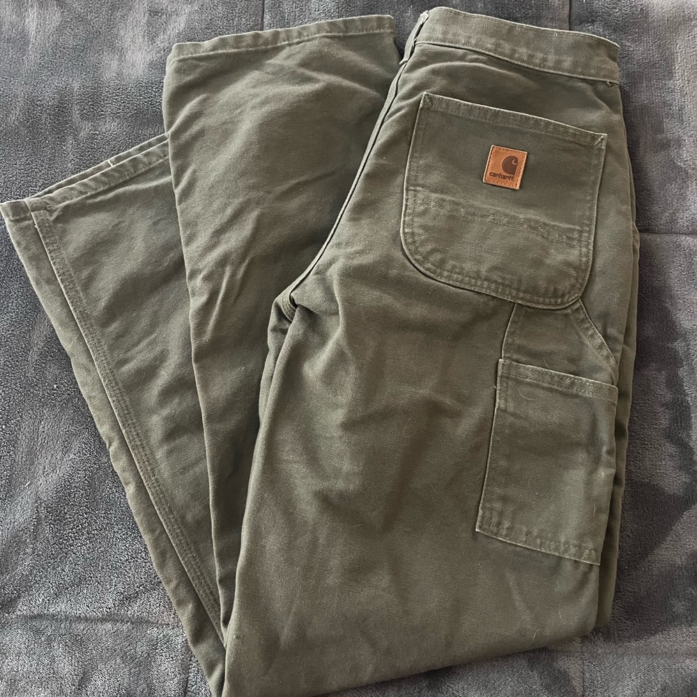 SOLD. Carhartt Men's Forest Green Cargo Pants